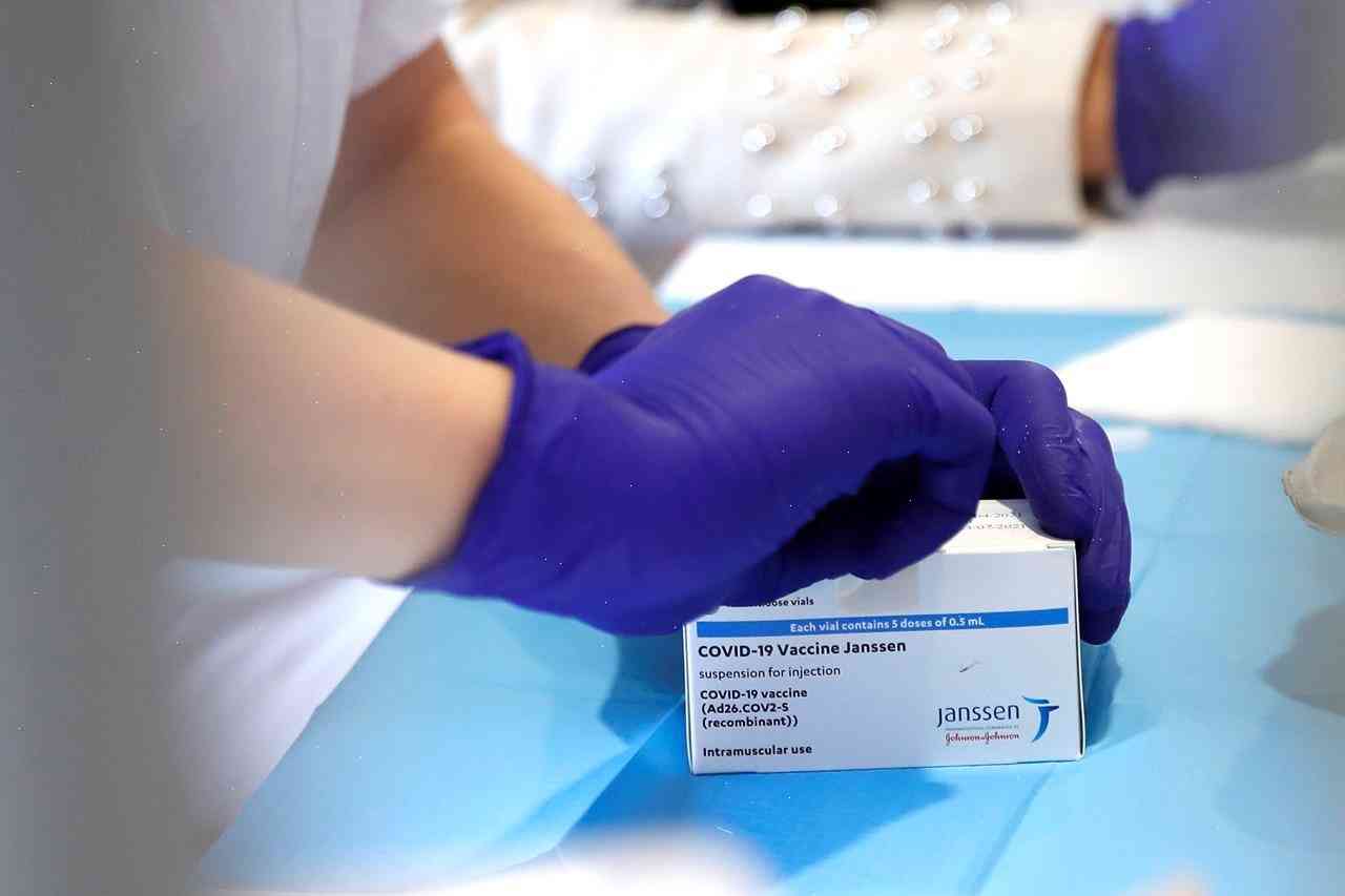 Bird flu vaccine: American H5N1 outbreak helping drug company start new tests
