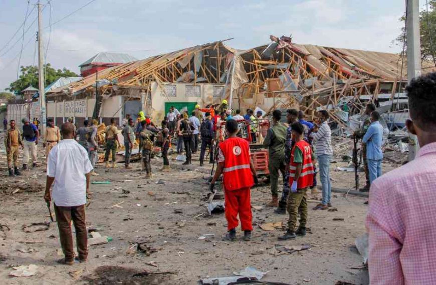 Somalia bus explosion kills 8; children injured